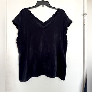 🌸Navy blue scalloped top- scalloped v neckline and sleeves